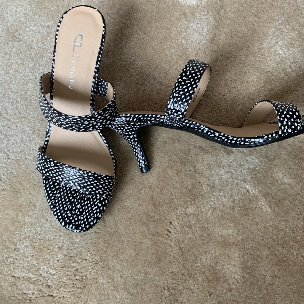 NWOT CL by LAUNDRY black and white sandal
